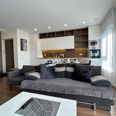 Your Home - Spacious Apartment In City Center, With Balcony & Self Check-In 维尔纽斯 外观 照片