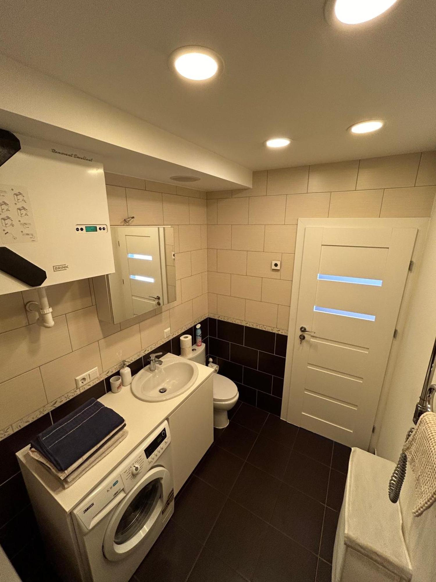 Your Home - Spacious Apartment In City Center, With Balcony & Self Check-In 维尔纽斯 外观 照片