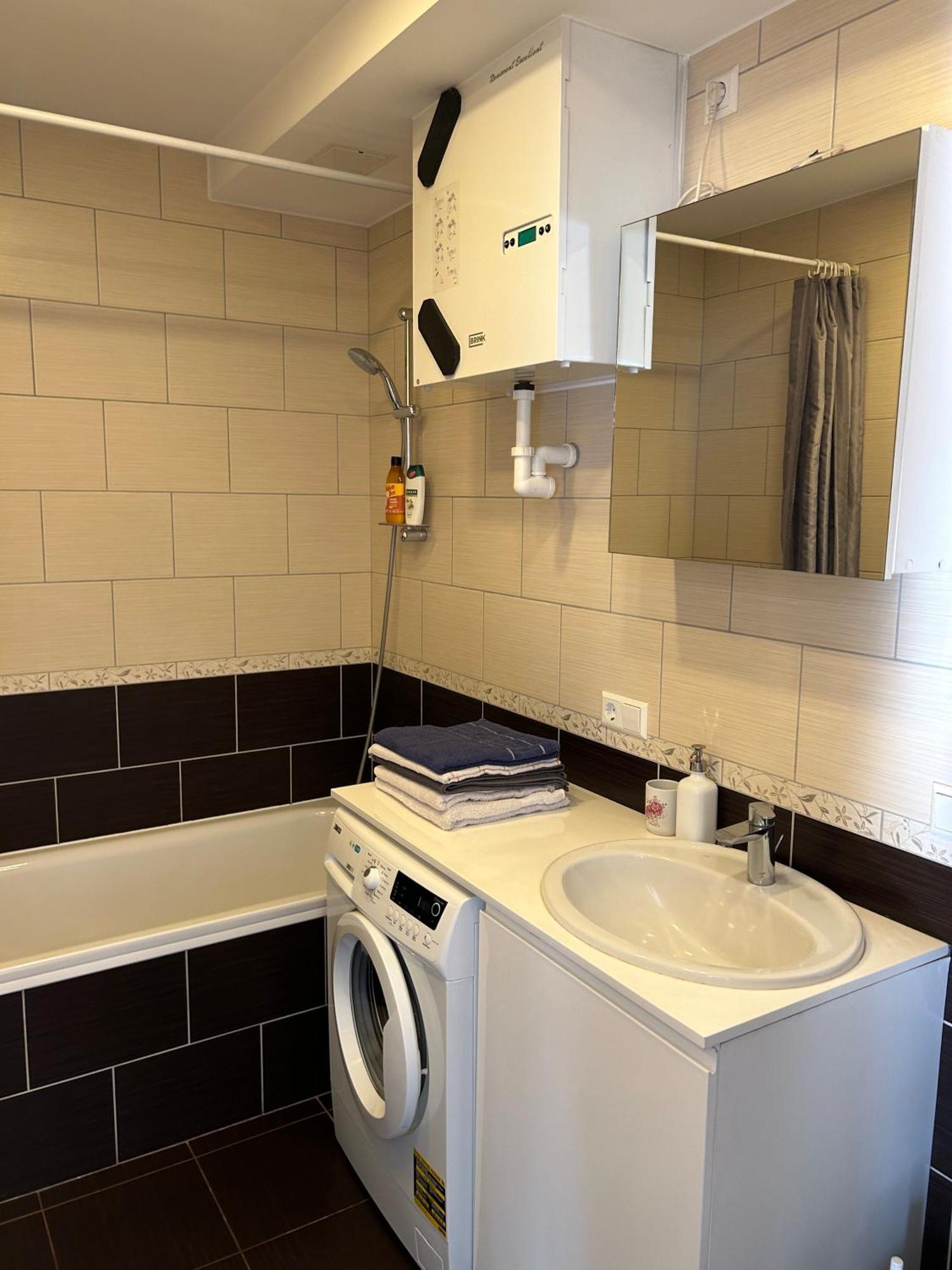 Your Home - Spacious Apartment In City Center, With Balcony & Self Check-In 维尔纽斯 外观 照片