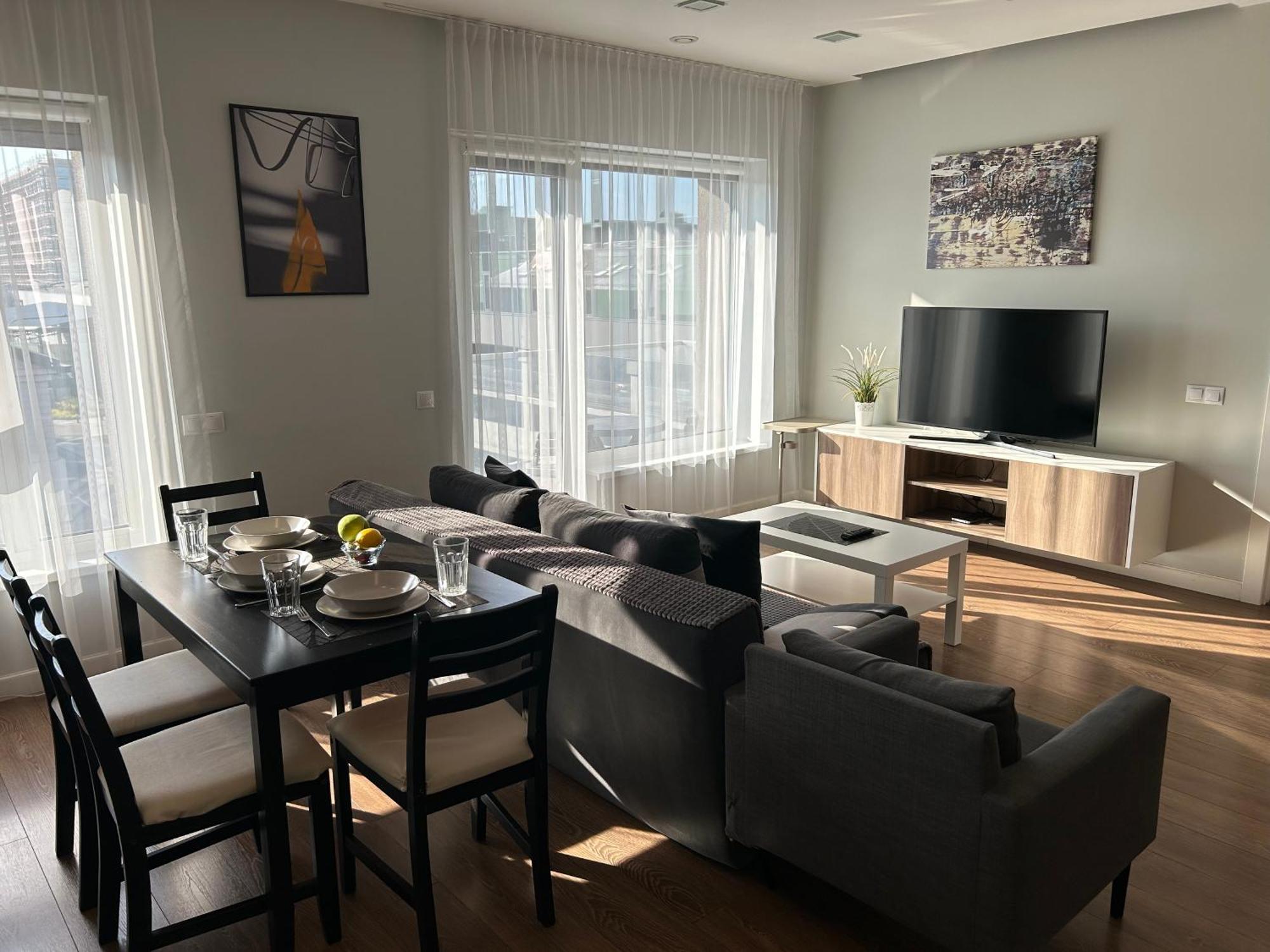 Your Home - Spacious Apartment In City Center, With Balcony & Self Check-In 维尔纽斯 外观 照片